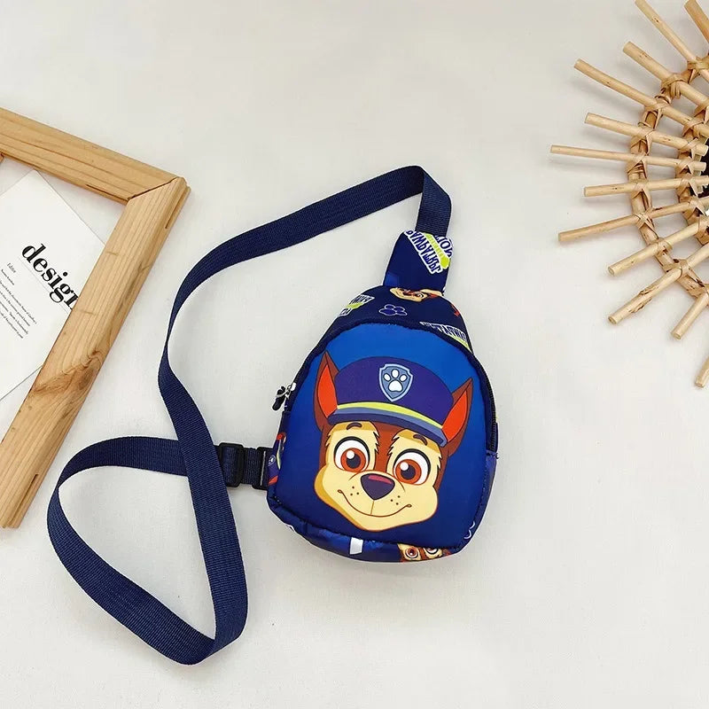 Petit sac bandoulière Pat' Patrouille bleu marine à l'effigie de Chase, sangle réglable