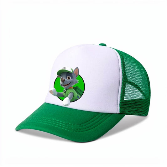 Casquette enfant blanche et verte en mesh, logo de chien Rocky sur l’avant.