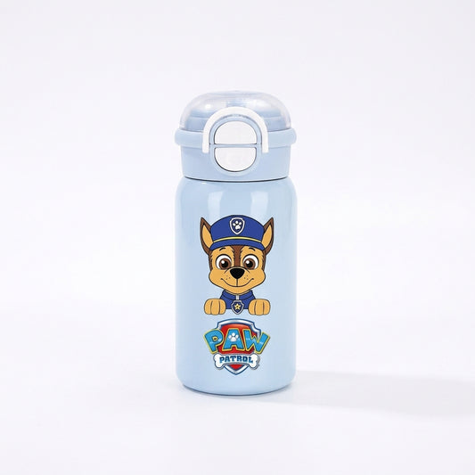 Gourde Pat Patrouille en plastique bleu clair, poignée, décor de Chase et logo.