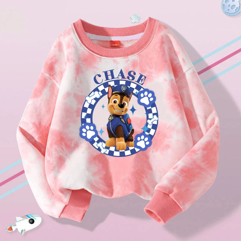 Pull manches longues rose tie-dye, col rond, motif Chase et pattes au centre.