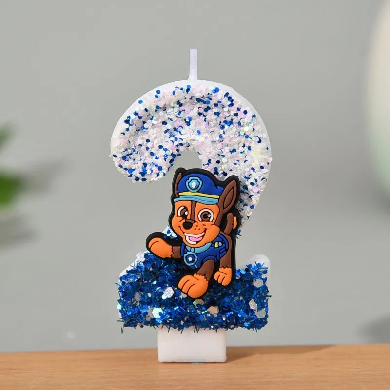 Bougie anniversaire en forme de 2, pailletée bleu et blanche, personnage Chase