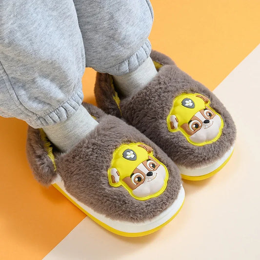 Chaussons gris à semelle jaune, motif Pat Patrouille sur l’empeigne, enfant.
