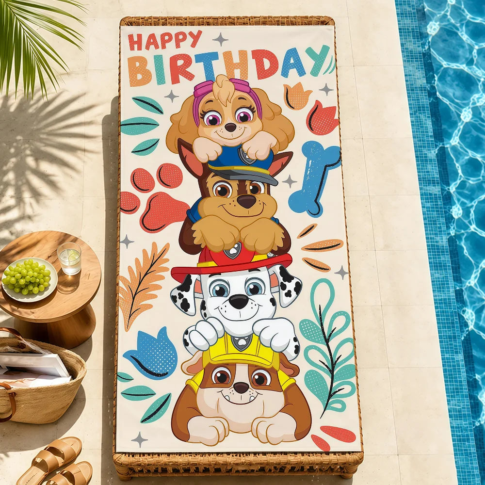 Serviette de plage Pat Patrouille beige, chiots colorés et inscription « Happy Birthday »