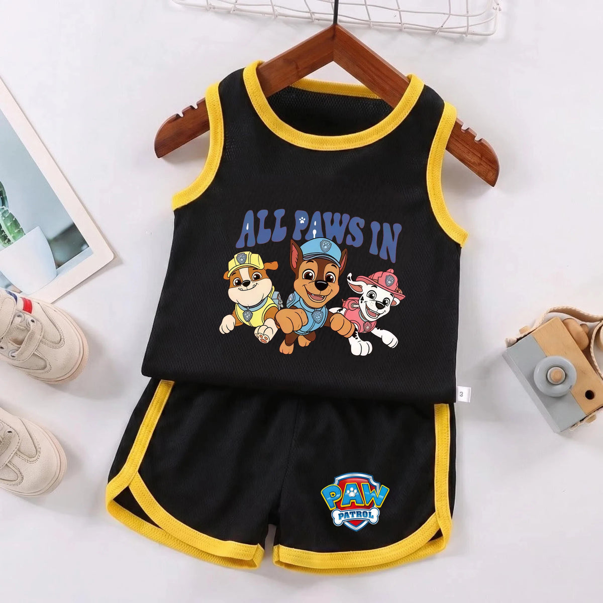 Ensemble football Pat' Patrouille, débardeur et short noirs, Chase, Ruben et Marcus sous « All Paws In »