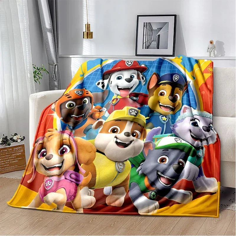 Plaid Pat Patrouille multicolore avec personnages chiots et motif patchwork, bord jaune