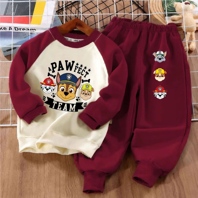 Ensemble Pat' Patrouille sweat écru Pawfect Team, pantalon et manches bordeaux, chiots imprimés sur la jambe