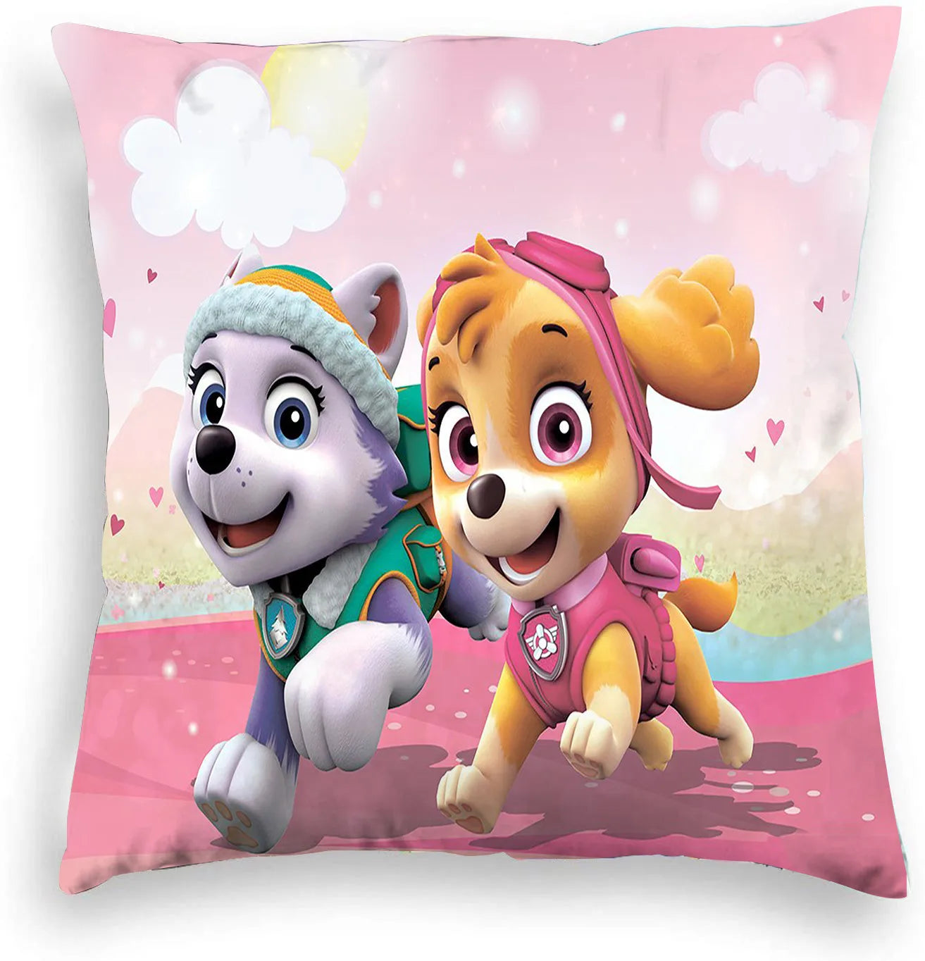 Coussin carré rose avec Everest et Stella en course, motif cœurs et nuages