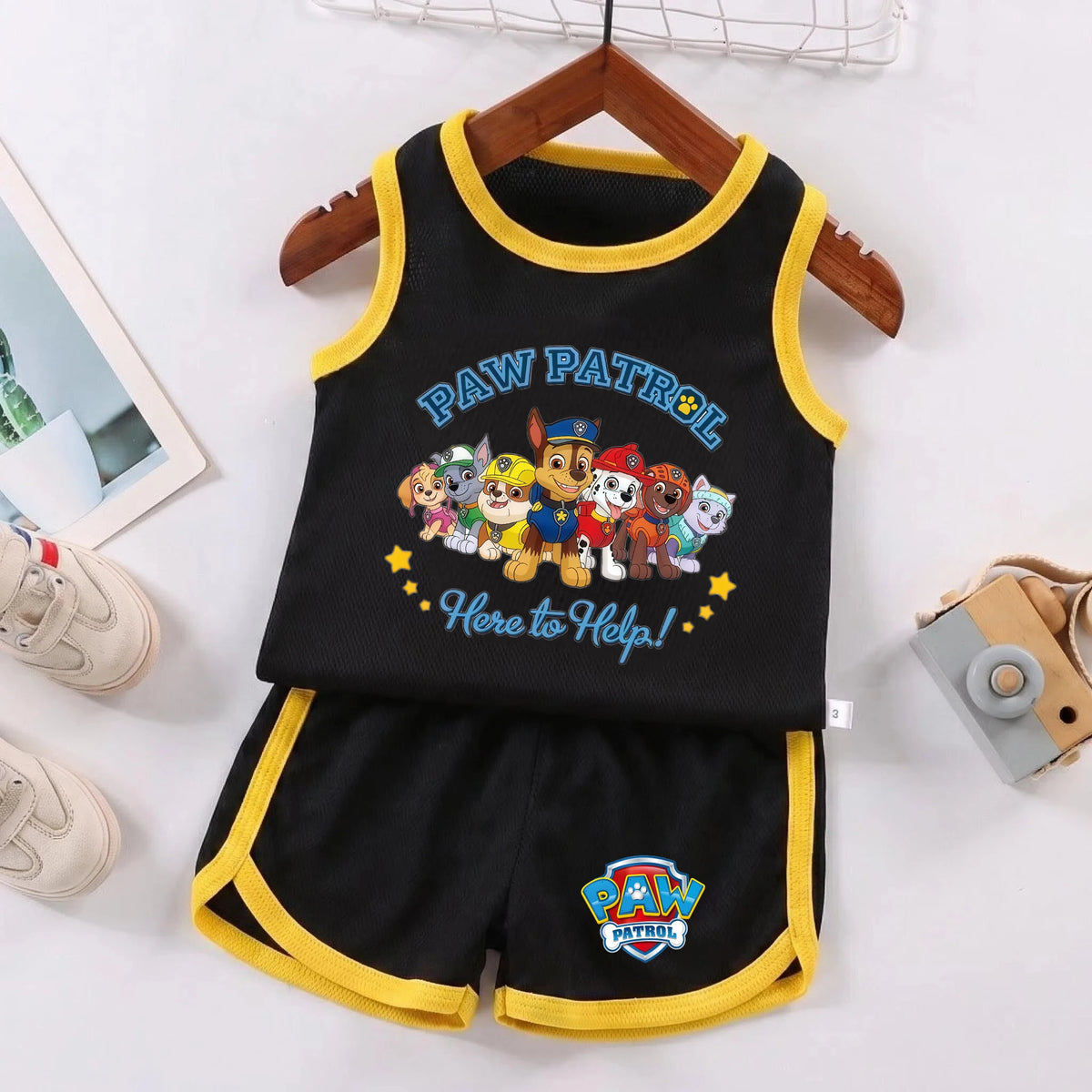 Ensemble football Pat' Patrouille, débardeur et short noirs, les chiots sous « Paw Patrol Here to Help »