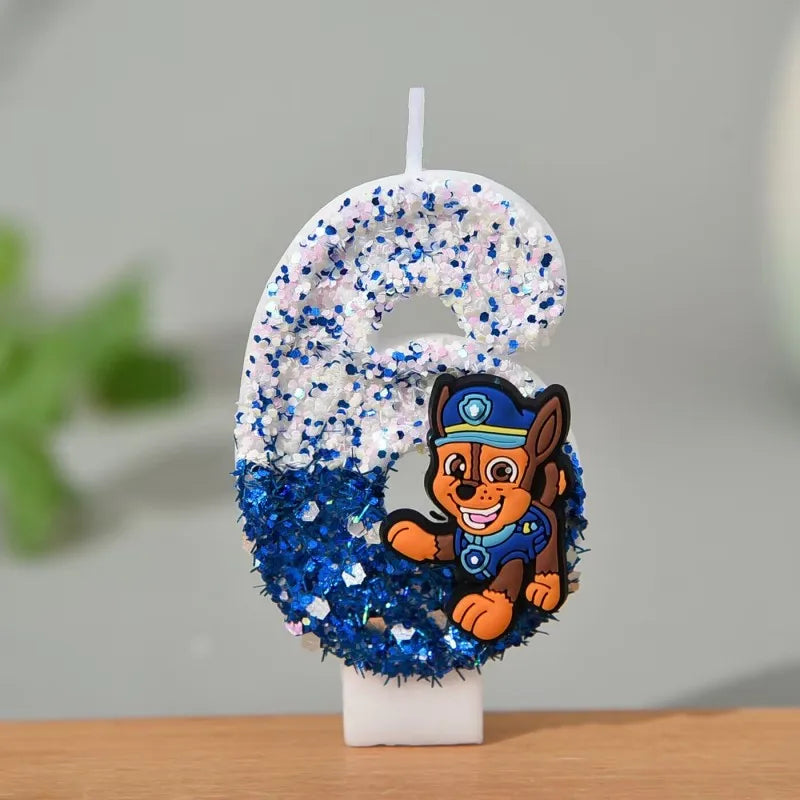 Bougie anniversaire en forme de 6, pailletée bleu et blanche, personnage Chase