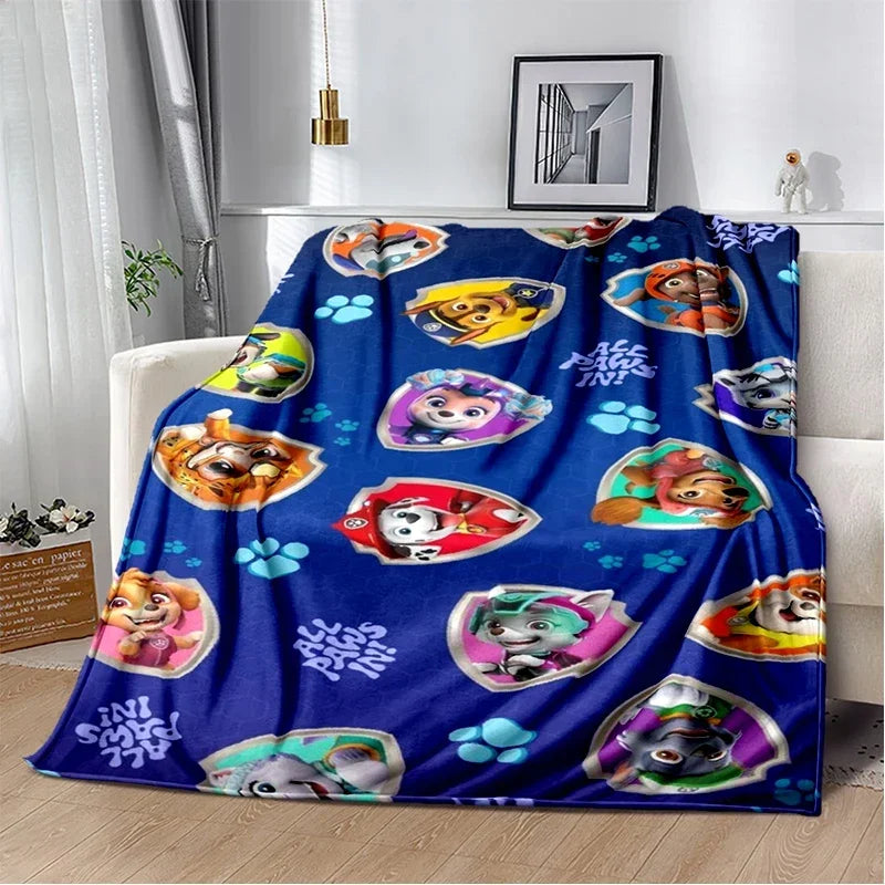 Couverture Pat Patrouille bleu marine avec badges ronds et motifs pattes