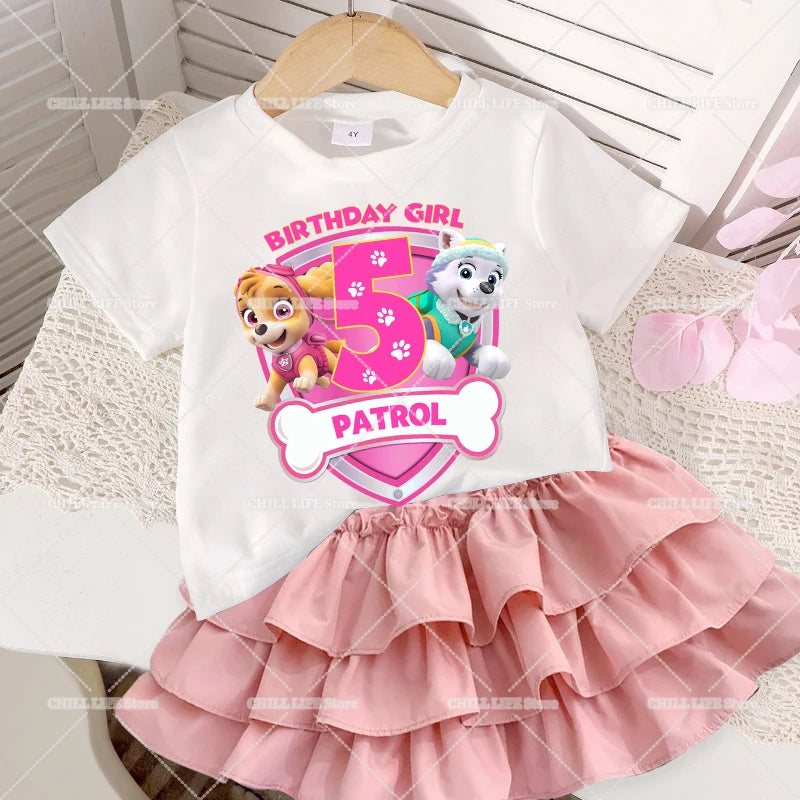 T-shirt d'anniversaire Pat' Patrouille blanc, 5 ans, Stella et Everest à côté du chiffre de l'anniversaire, t-shirt blanc et jupe rose à volants