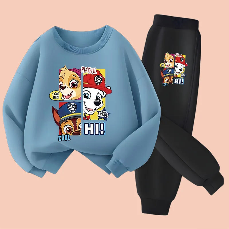 Ensemble sweat bleu clair et pantalon noir, motif chiots multicolore «HI» sur le devant
