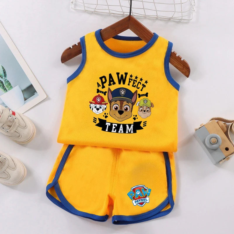 Ensemble football Pat' Patrouille, débardeur et short jaunes, Chase, Marcus et Ruben sous « Pawfect Team »