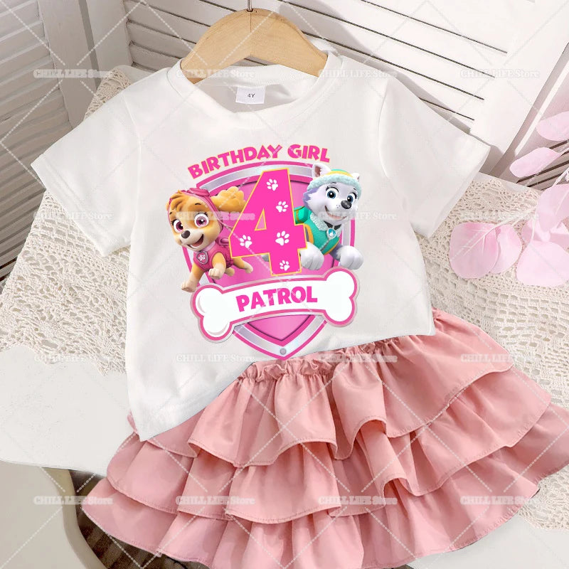 T-shirt d'anniversaire Pat' Patrouille blanc, 4 ans, Stella et Everest à côté du chiffre de l'anniversaire, t-shirt blanc et jupe rose à volants