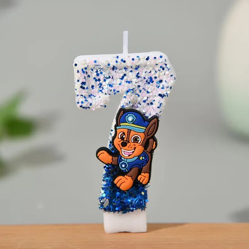 Bougie anniversaire en forme de 7, pailletée bleu et blanche, personnage Chase