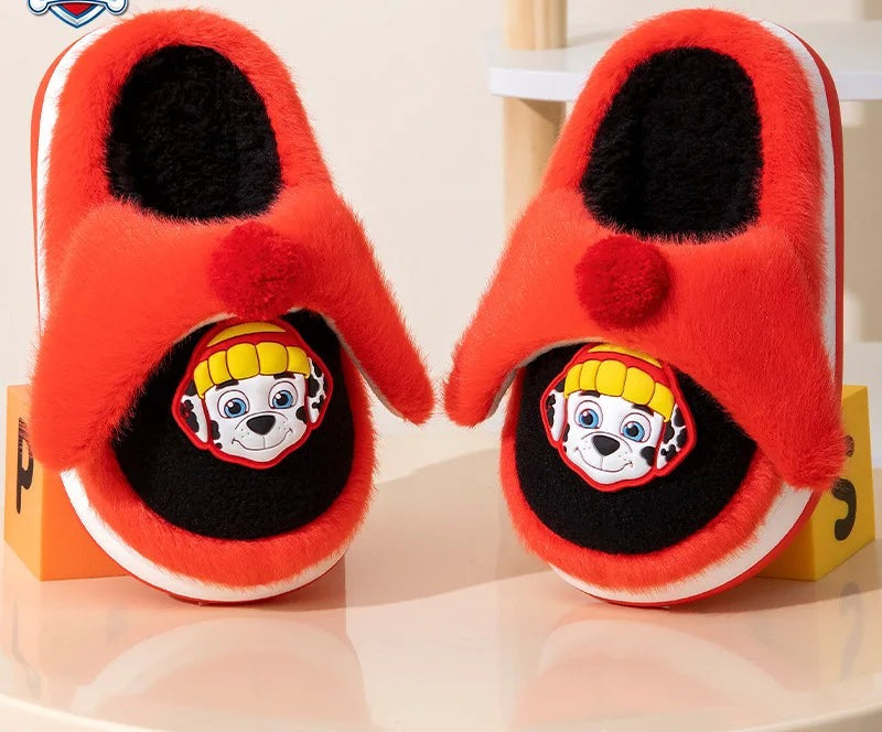 Chaussons Pat Patrouille en peluche orange, appliques noires et visages Marcus pompier