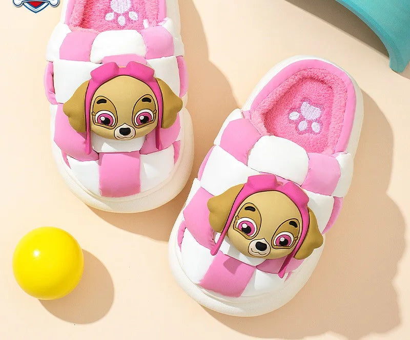Pantoufles Pat Patrouille Stella roses et blanches, motifs chien et pattes sur le dessus