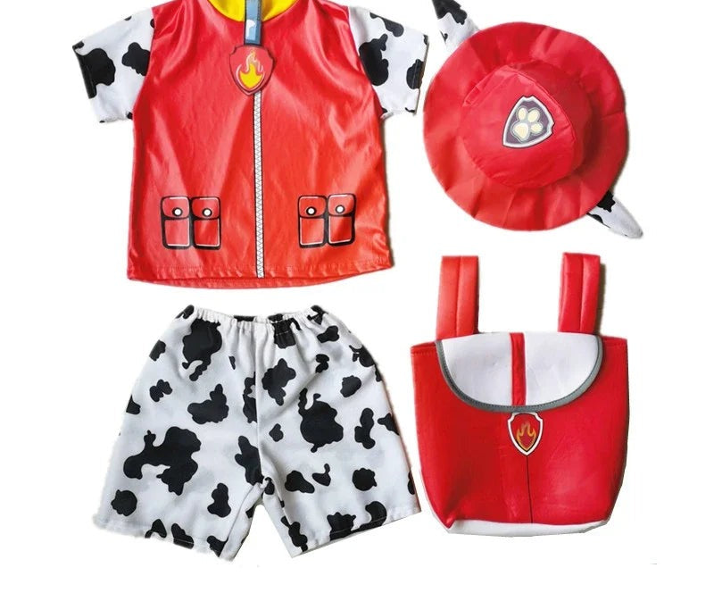 Ensemble costume pompier rouge, veste zippée, short motif vaches et chapeau